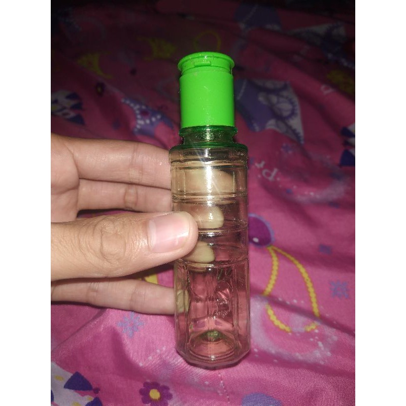 Botol bekas kayu putih