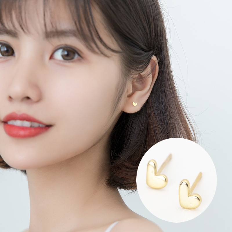 1 Pasang Anting Stud Bentuk Hati Bahan Sterling Silver Gaya Korea Untuk Wanita