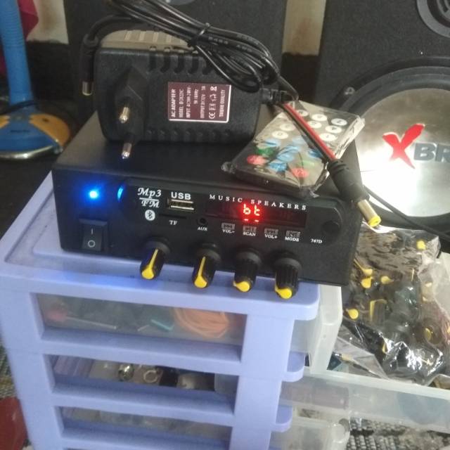 Power amplifer 12volt+ adaptor 12volt