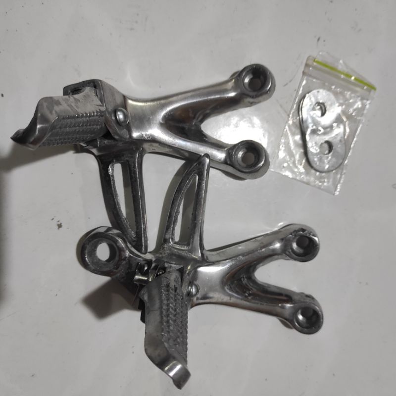 PIJAKAN KAKI BELAKANG CROME SUZUKI SATRIA FU / FOOTSTEP SUZUKI SATRIA FU