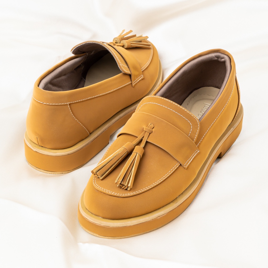 Sepatu Flat Loafer Wanita / Sepatu Flatshoes Cokelat / Sepatu Bahan Bludru / Sepatu Docmar / Sepatu Loafer Wanita Tinochi Fluffy