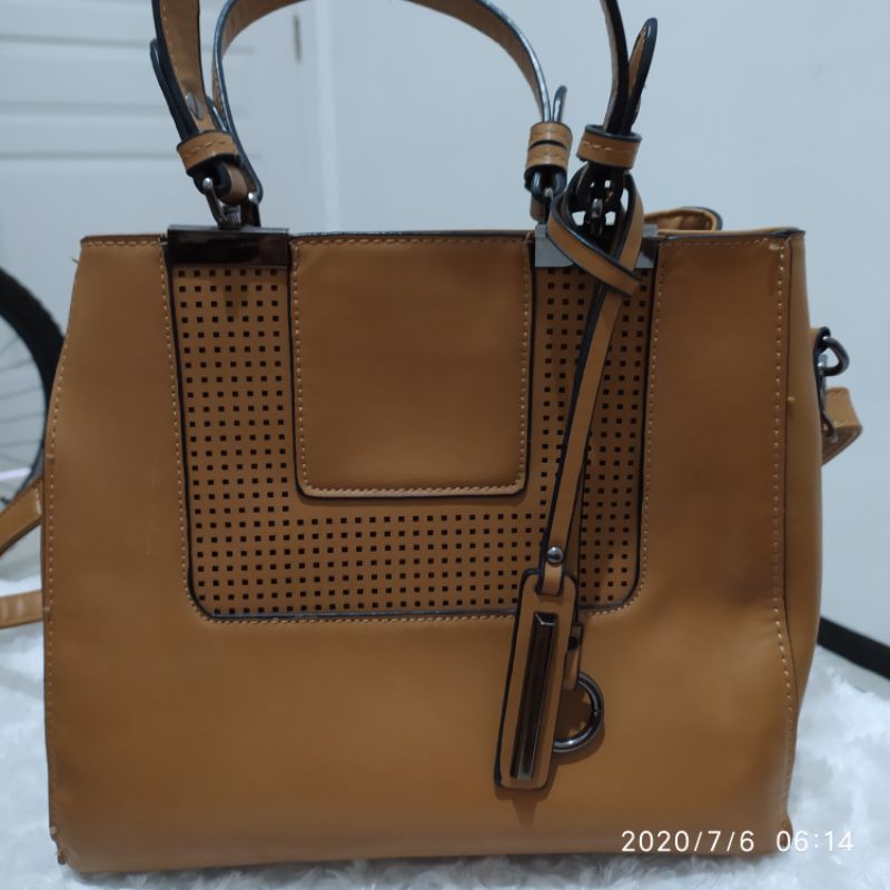 *PRELOVED TAS HAND BAG DONATELLO ORI