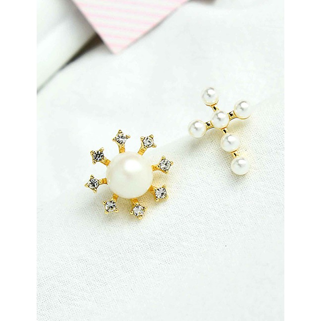 LRC Anting Tusuk Fashion Asymmetric Pearl Earrings S925 Sterling Silver And Diamond Pearl Female Asy