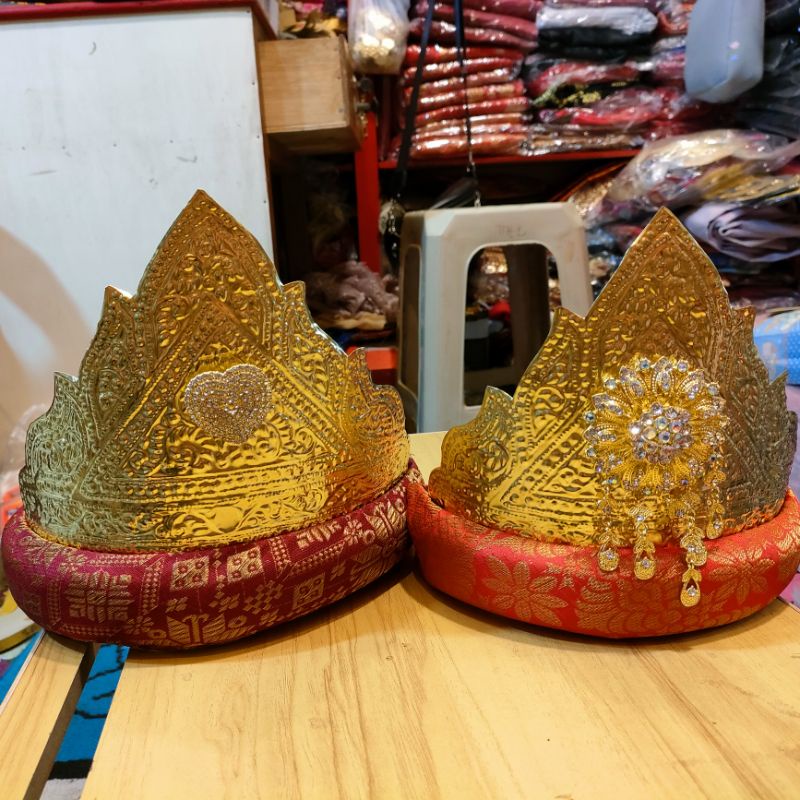 Topi plat tanjak gold