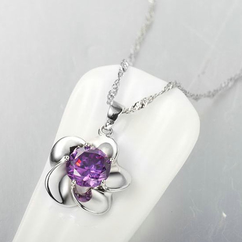 Diamond-Embedded Plum Pendant Fashion Blooming Plum Necklace Exquisite Five-Claw Petal Clavicle Chain