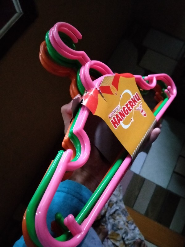 Hanger Plastik / Gantungan Baju (isi 6 Pcs)