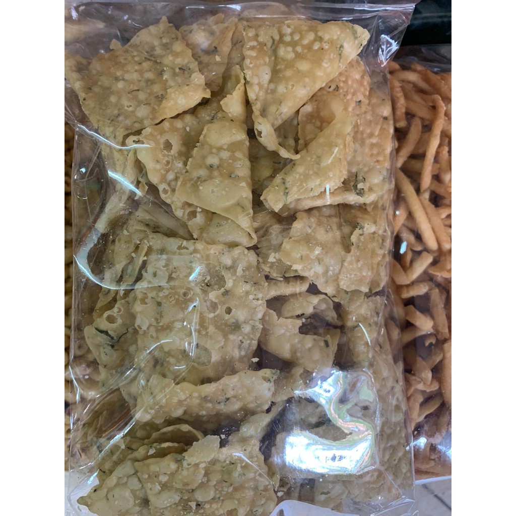 

KERIPIK BAWANG GURIH ASIN SPESIAL 250 GR / CEMILAN / SNACK