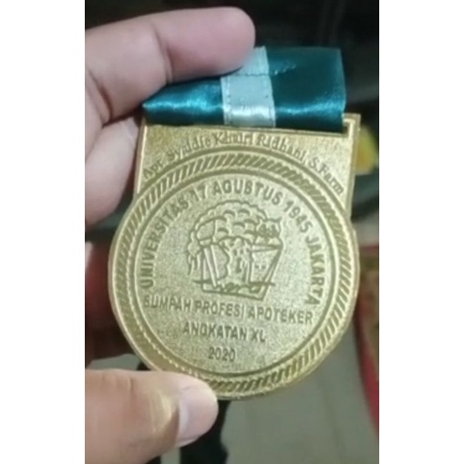 

Pakai nama tiap medali tali Satin