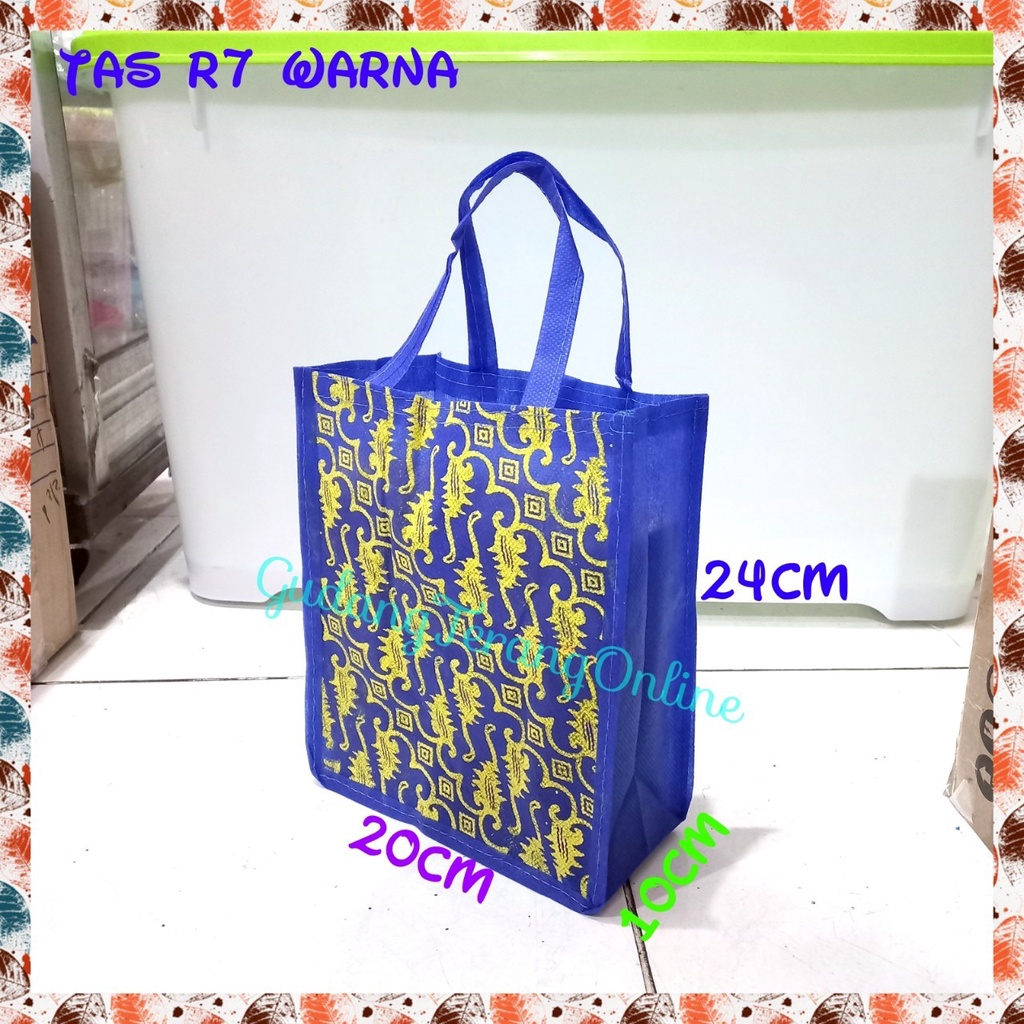 

Kantong spunbond R7 ukuran S lusinan / tas kain / goodie bag / tas souvenir / kantong souvenir