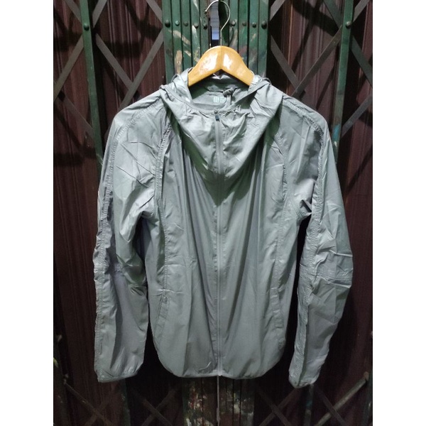 Jaket running uniqlo second