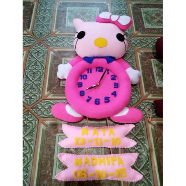 Jam dinding karakter hello kitty