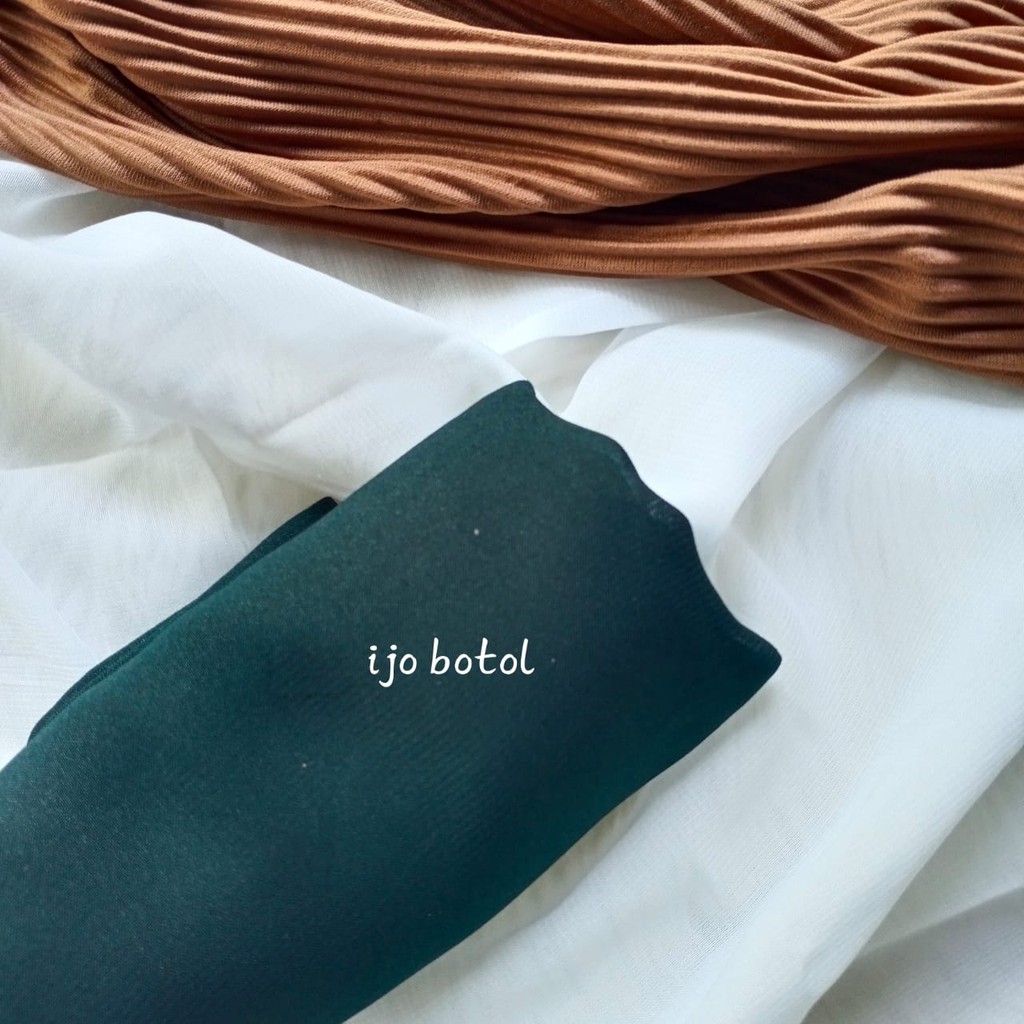 BELLA SQUARE JAHIT TEPI //HIJAB// JILBAB KHIMAR KERUDUNG BERGO SEGIEMPAT-IJO BOTOL