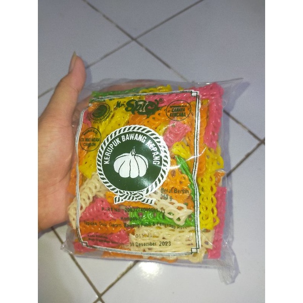 

Kerupuk Bawang Kepang Premium Merk Mr. Spicy Kemasan 250 Gram