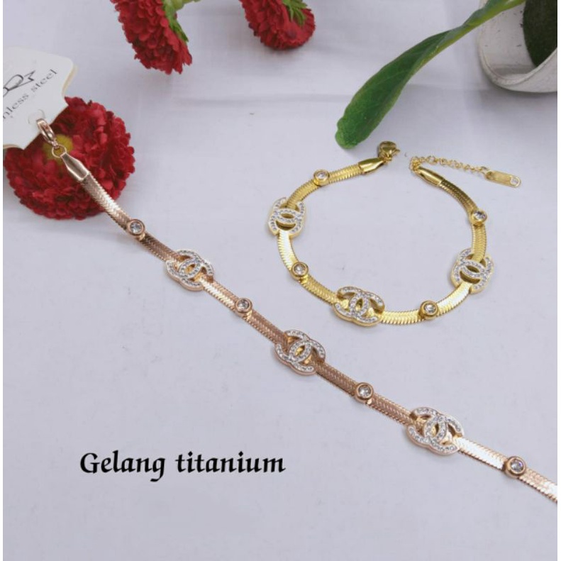 Fourfashion Gelang Titanium Motif Belut Chenel Batu Permata Lapis Emas S170