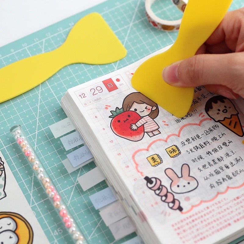 

[GLOWUP] 1 Pcs Sticker Scraper Tools Perata Pencabut Stiker Duar Motif Rata BuJo DIY