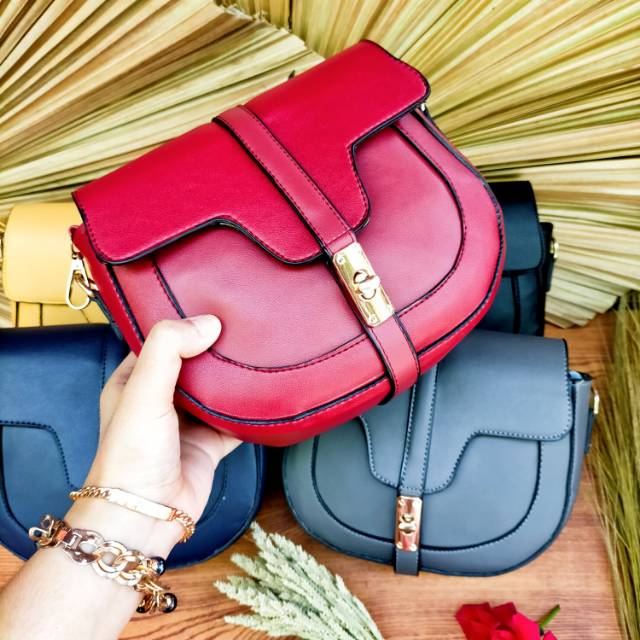 Tas selempang fashion wanita terkini modern