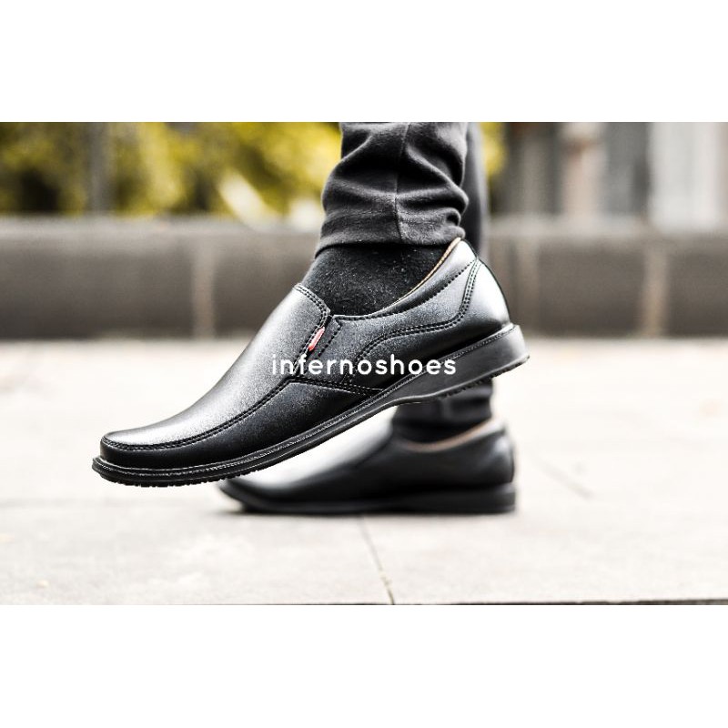 Sepatu Pantofel Hitam Pria Formal Kantor Leather Swedian Premium-1