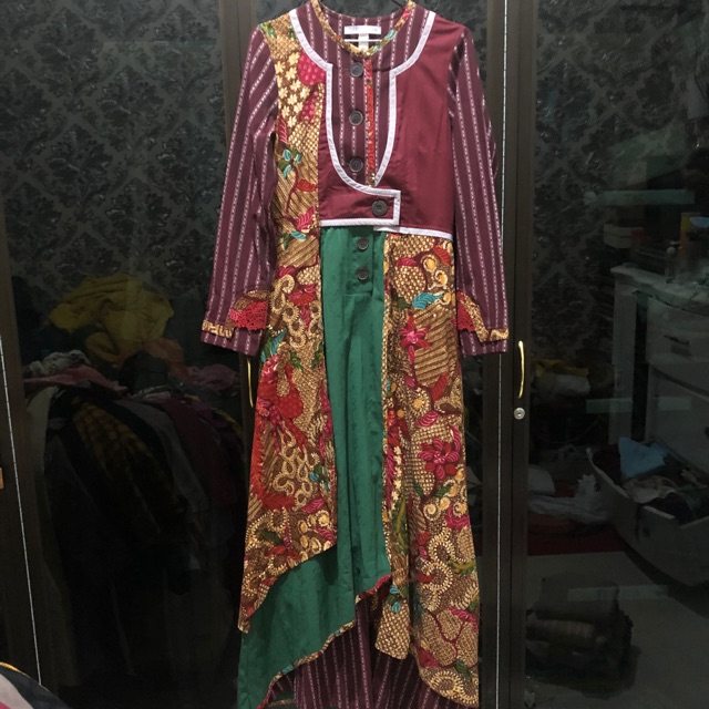 Preloved tuneeca batik size s