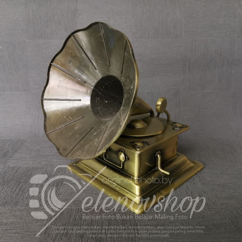 Pajangan Dekorasi Miniatur Gramophone Bahan Logam Klasik