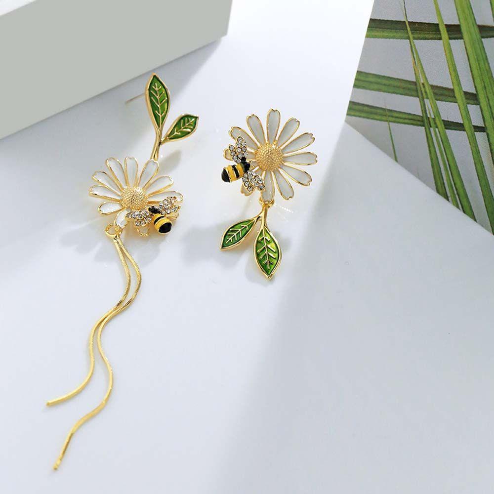 Mxbeauty Menjuntai Anting Temperamen Elegan Sederhana Lebah Asimetris Anting-Anting Daisy Kecil Bunga Matahari Telinga Aksesoris Wanita Stud Earrings