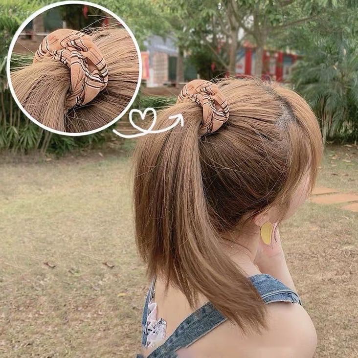 Ikat Rambut Motif Kotak Untuk Wanita / Srunchie Rambut Wanita Motif Kotak Gaya Korea Import