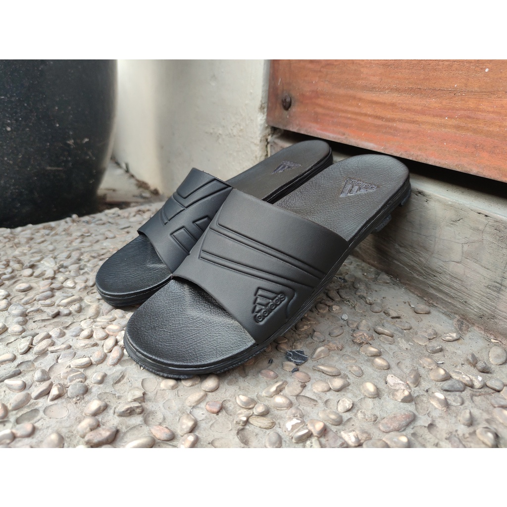 Sandal Pria Dewasa Terbaru Hitam Polos/Sandal Pria Kekinian Elegan/Sendal Terbaru Nitro Hitam Polos
