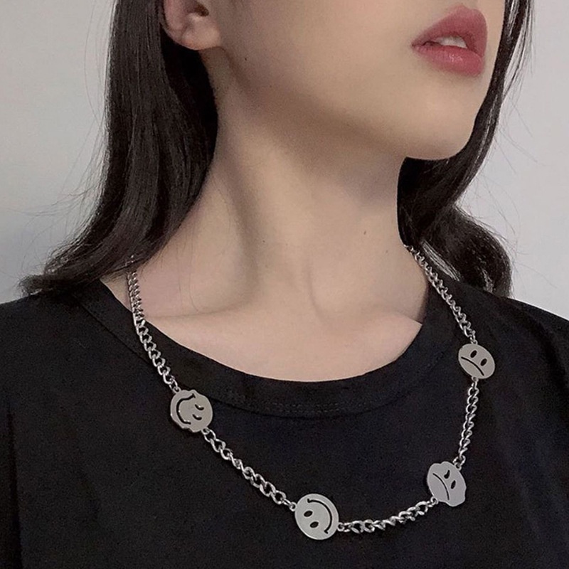 Tiktok ekspresi yang sama Smiley kalung wanita fashion Korea gaya sederhana trendi pria hip hop tamp