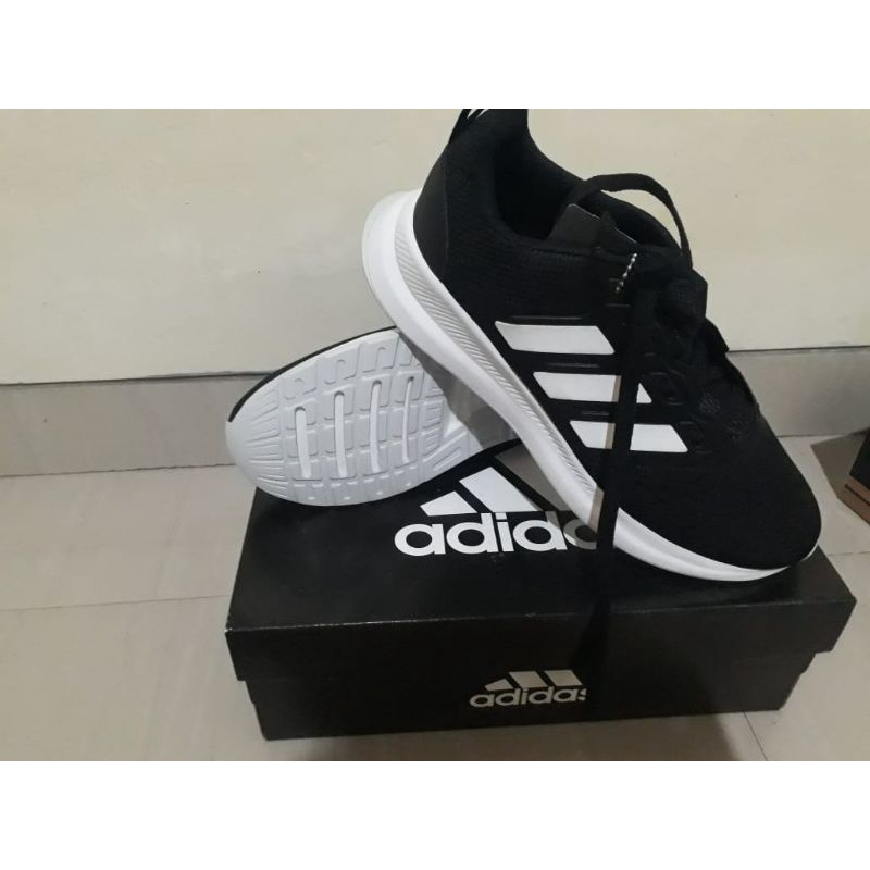 sepatu Adidas run falcon