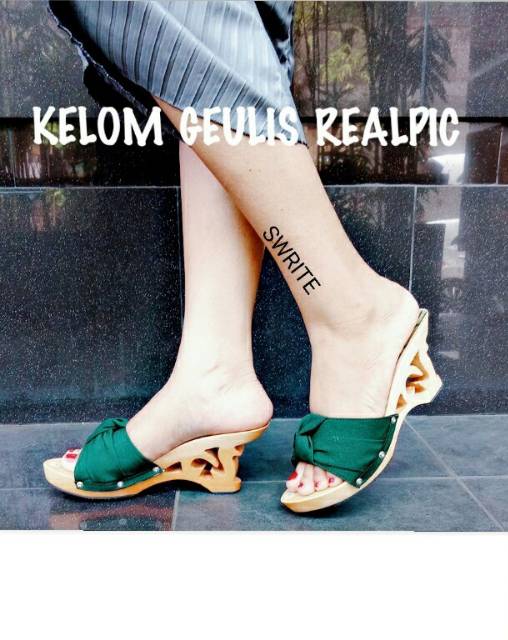 Wedges clasik wanita/kelom ukir bambu/sendal kayu wanita