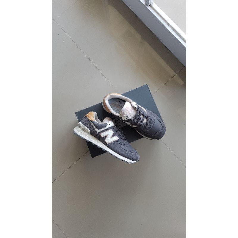 New Balance Original Classic 574 Chorcoal White Beige