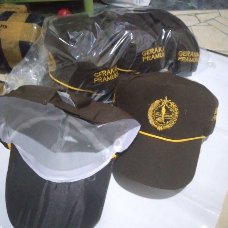 Topi gerakan pramuka bordir lis kuning perekat