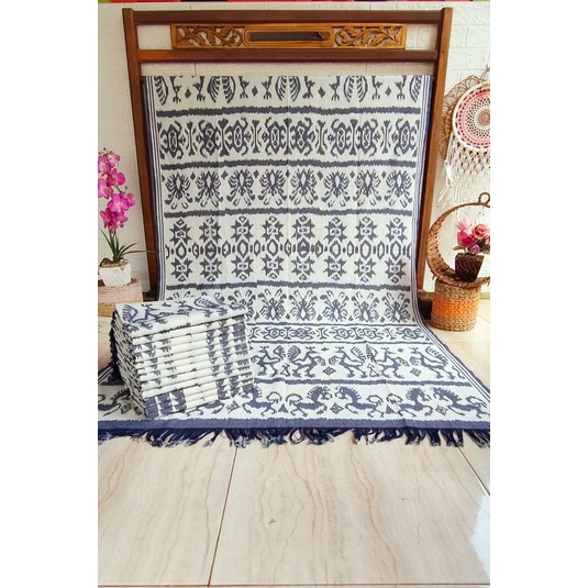 KAIN TENUN MOTIF HEWAN TERLARIS