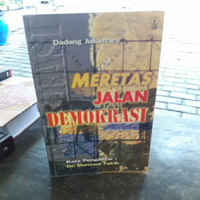 

BUKU ORIGINAL MERETAS JALAN DEMOKRASI