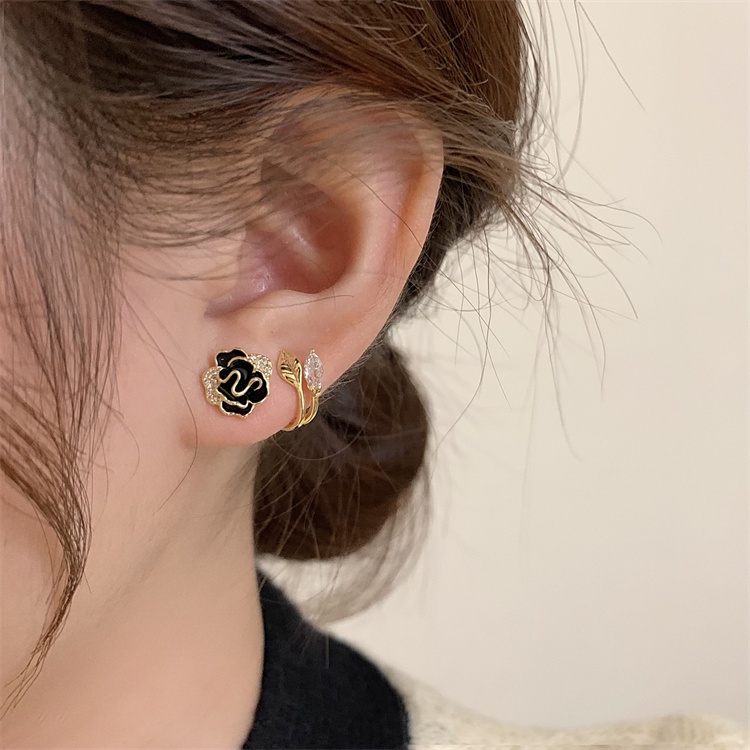 Anting S925 Silver Needle Bentuk Bunga Aksen Berlian Untuk Wanita