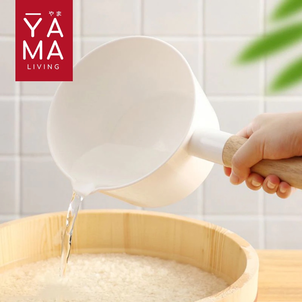 YAMA DEBA Wooden Scoop Gayung Air Mandi Dapur Putih Handle Kayu White