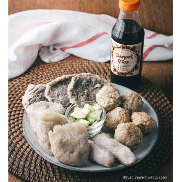 

Pempek Palembang Pempek Fina kecil campur 20 pcs