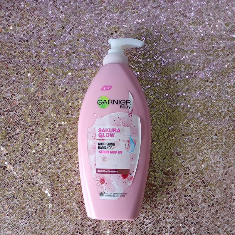 GARNIER SAKURA GLOW NOURISHING RADIANCE SERUM MILK UV BODY LOTION 400 Ml