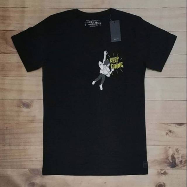 Tirajeans kaos skate hitam