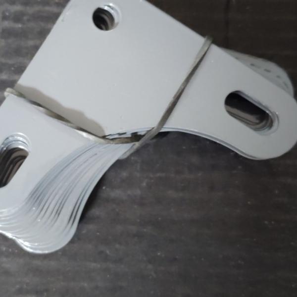 Big Sale Rak Siku Lubang besi / besi siku lobang 2.1mm 3 Meter
