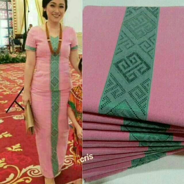 Kain tenun jepara.ukuran panjang 3 meter lebar 120 cm bahan tebal.nyaman dipakai.berat 800 gr