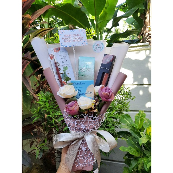 buket make up/buket uang/buket snack/buket coklat/buket wisuda