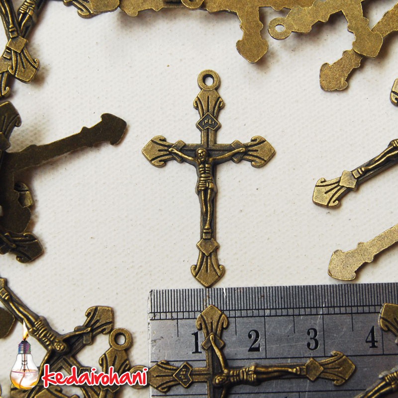 Cross / Bandul Salib Corpus Yesus Logam Ramping Tebal Perlusin Bahan Souvenir Kalung Rosario