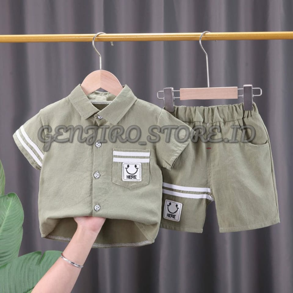 GENJIRO_STORE.ID/SETELAN ANAK LAKI LAKI/SETELAN KEMEJA HERE ANAK LAKI LAKI/KEMEJA TANGAN PENDEK CELANA PENDEK/SABLON SMILE HERE/UNTUK ANAK USIA 3 BULAN - 4 TAHUN/ BISA COD