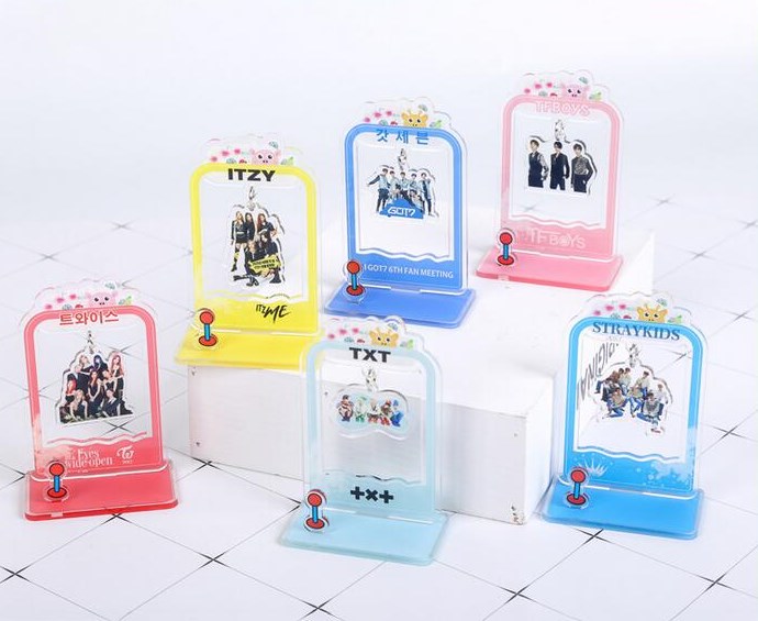 KPOP TWICE ITZY TXT Straykids Acrylic Figure Humanoid Stand Desktop Decoration Shaking Ornaments