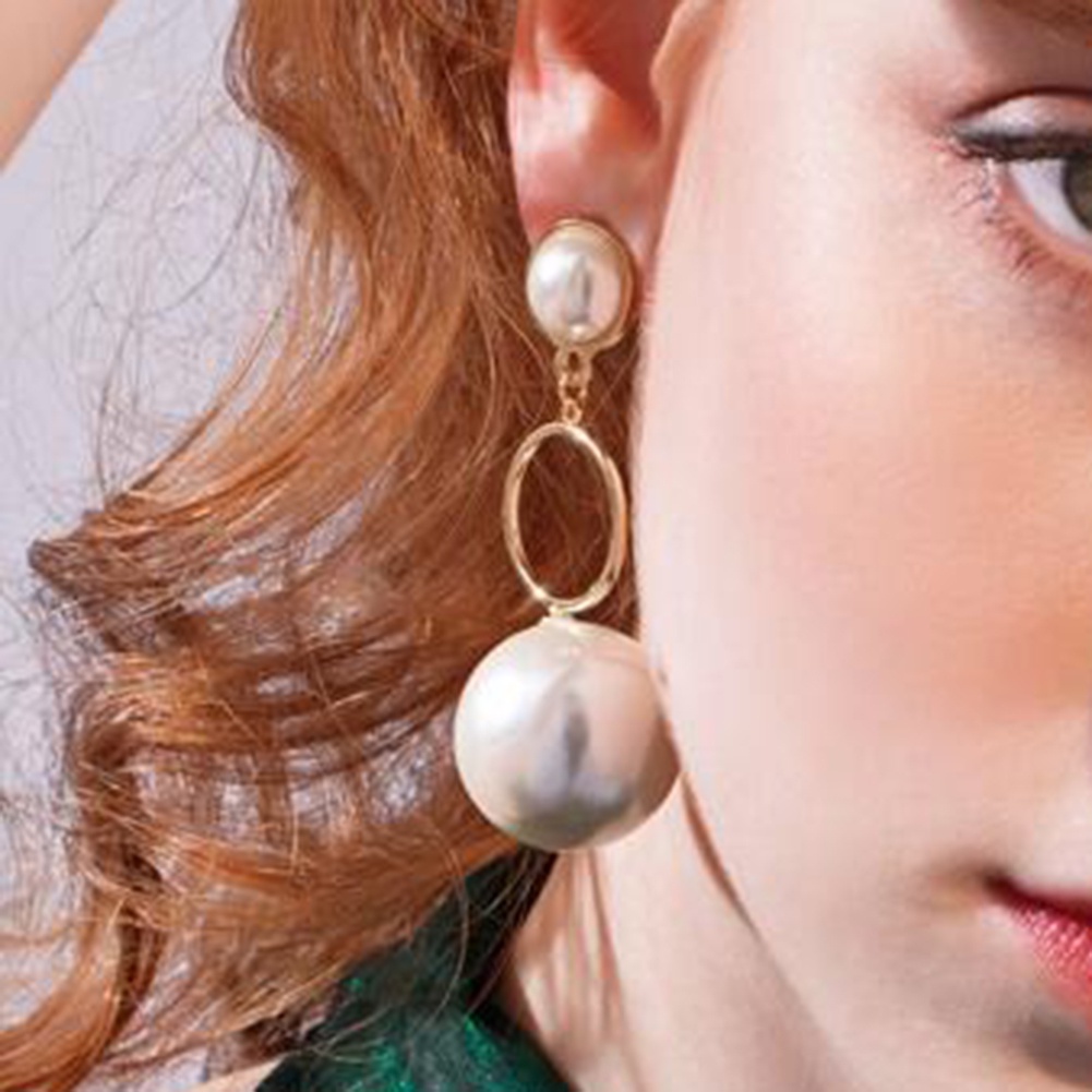 Anting Stud Panjang Bentuk Lingkaran Besar Aksen Mutiara Tiruan Untuk Wanita