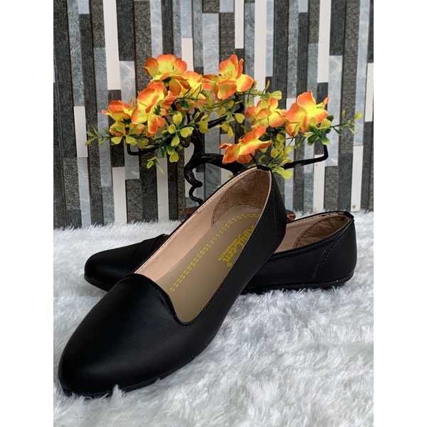 SLIP ON WANITA-Hitam