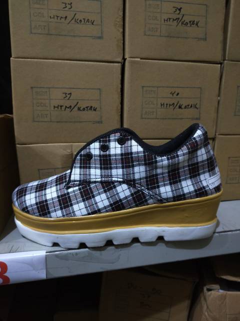 Sepatu Wedges 6cm motif kotak-kotak  AN57 (REALPICT GESER)