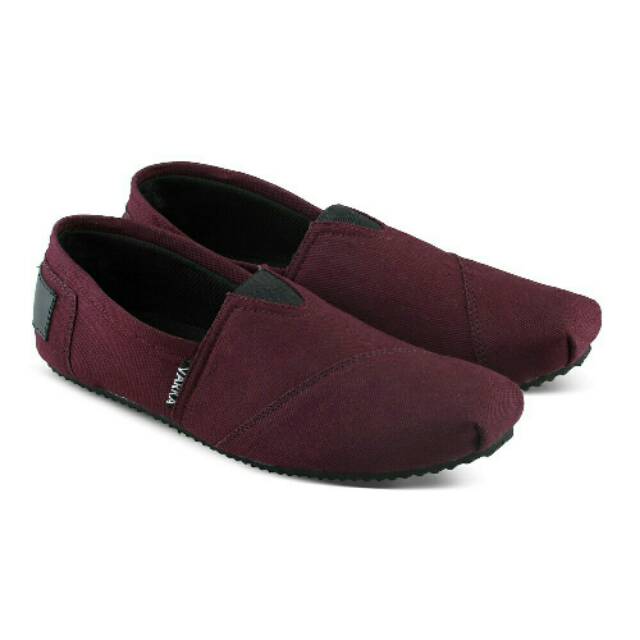 Sepatu Sneakers Varka slip on
