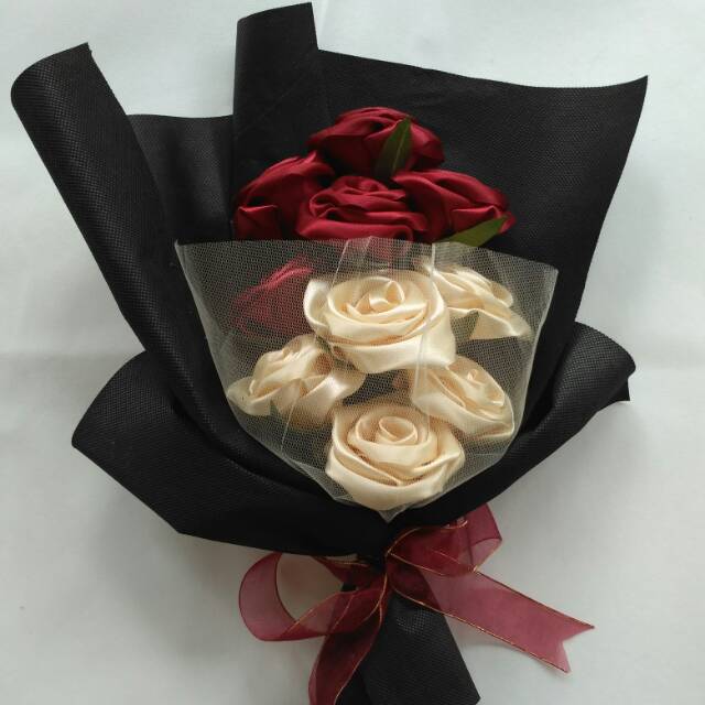 Flower Satin Bunga Wisuda Kado Wisuda Buket Bunga Bunga Murah Shopee Indonesia