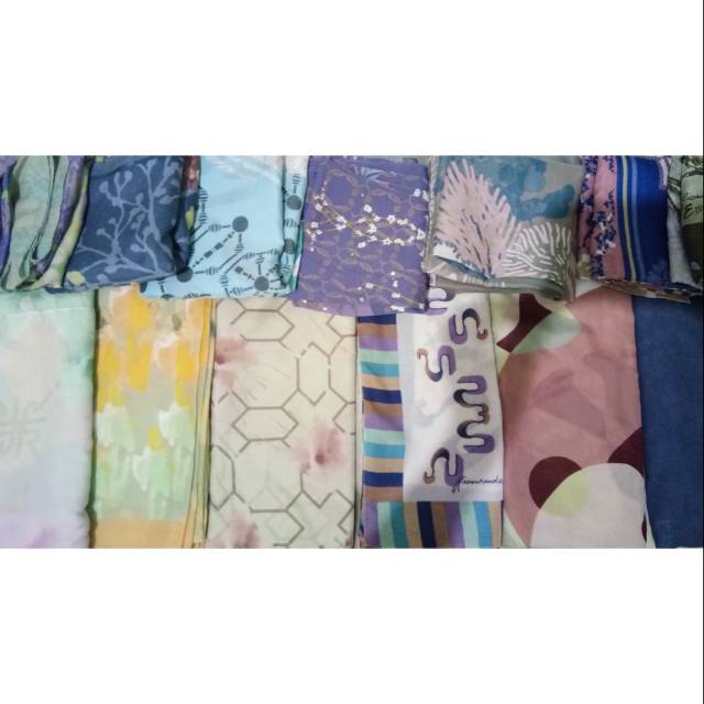 Preloved scarf Ria Miranda